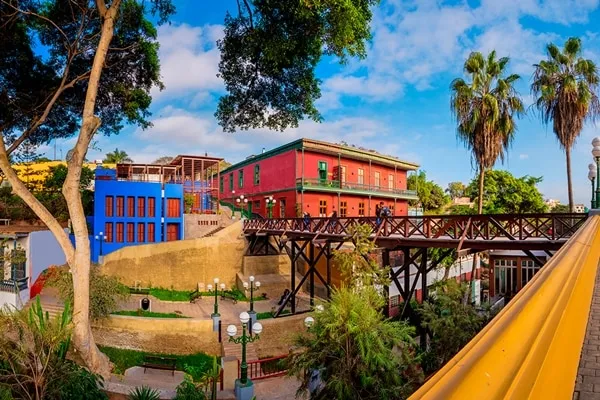 ペルーのアートな街/バランコ観光